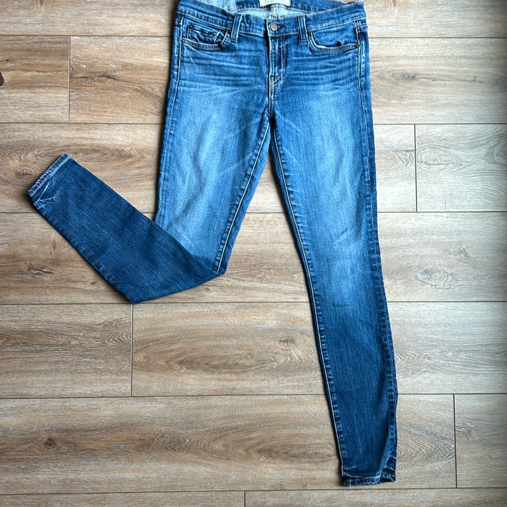 Elizabeth and James jeans. Like new. Size 29. Debbie Style.